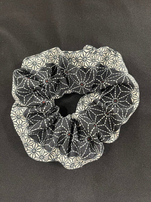 着物シュシュ 麻の葉（黒×白）