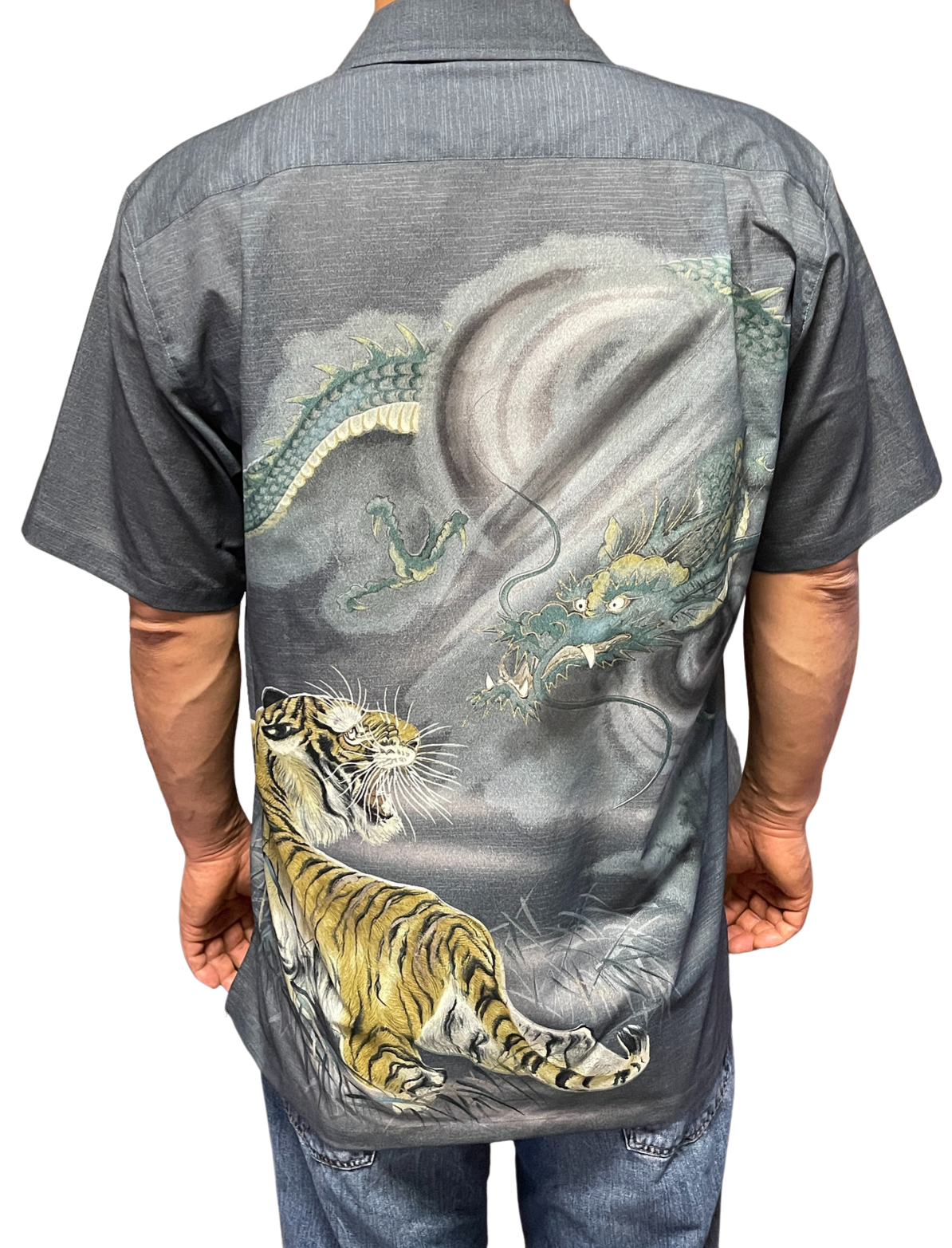 [Kimono Men's Shirt] New! Stylish aloha shirt with a pattern of the tiger, a symbol of good fortune, and the dragon, a guardian deity from ancient times.