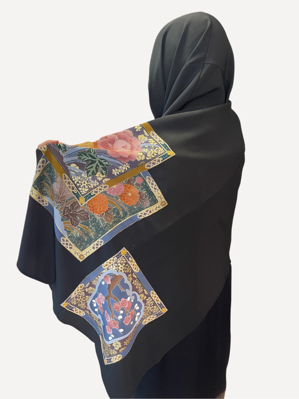 Longevity chrysanthemum crest kimono Hijab that is pleased by Muslims