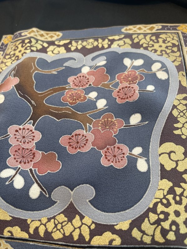 Longevity chrysanthemum crest kimono Hijab that is pleased by Muslims