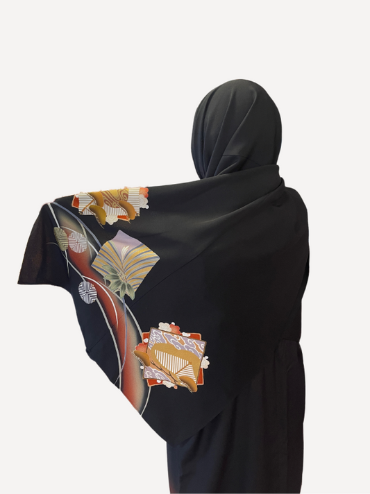 Un hijab kimono crête de pin qui est satisfait des musulmans