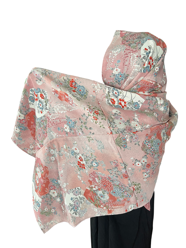 If you are looking for souvenirs in the Islamic world, how about a kimono hijab that is pleased with Southeast Asian Muslims? copy of