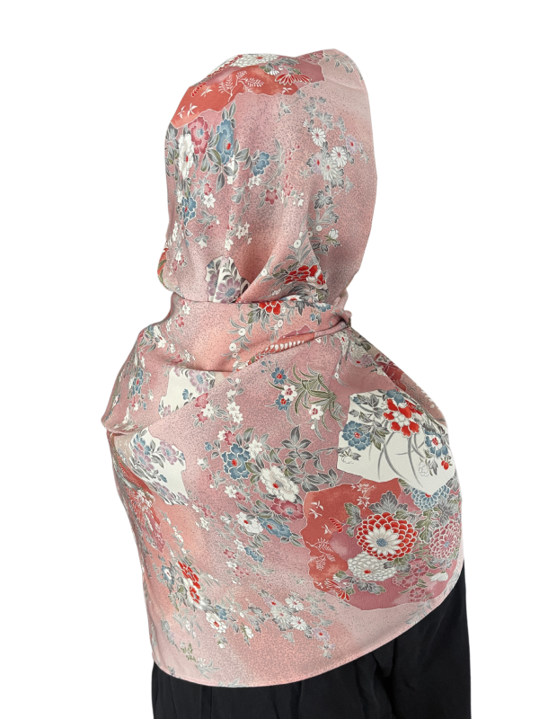 If you are looking for souvenirs in the Islamic world, how about a kimono hijab that is pleased with Southeast Asian Muslims? copy of