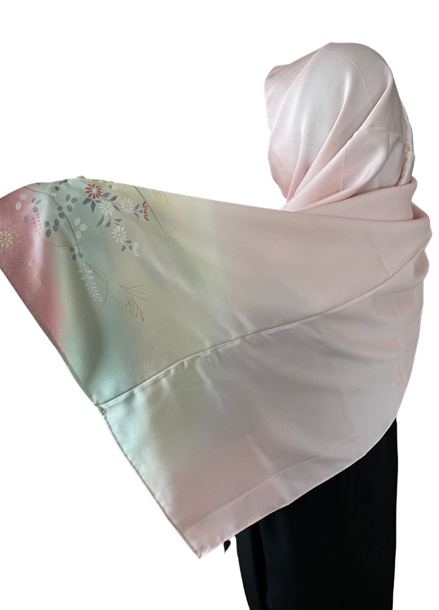 If you are looking for souvenirs in the Islamic world, how about a kimono hijab that is pleased with Southeast Asian Muslims?